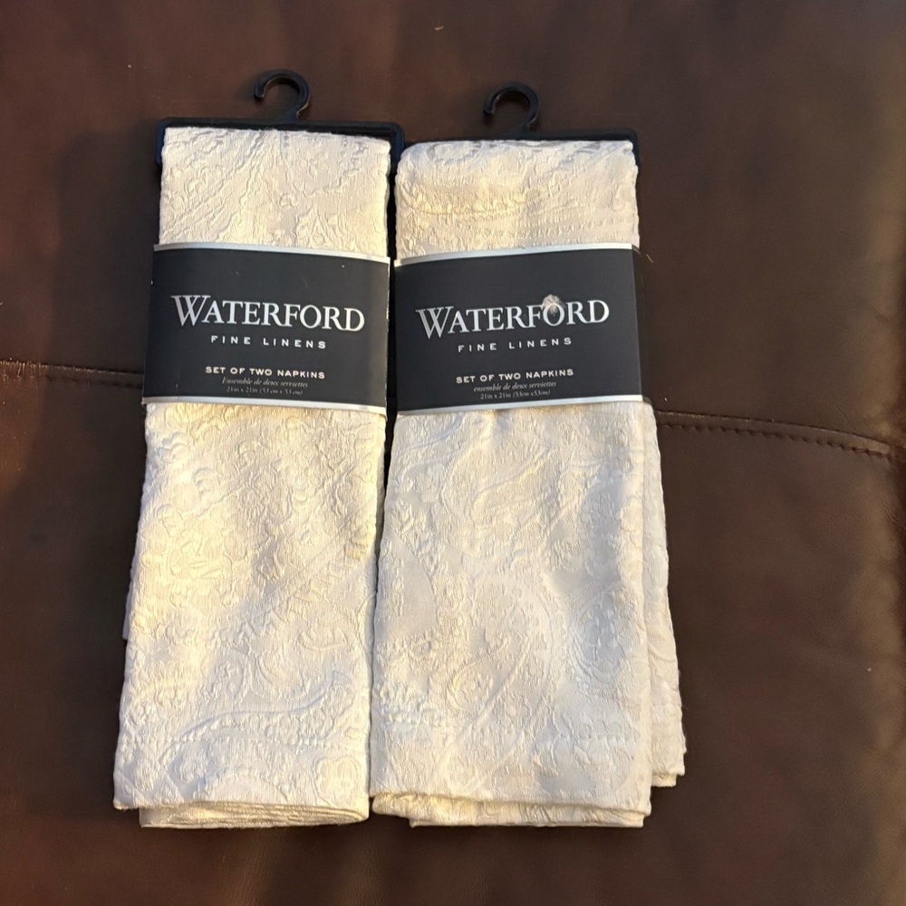 NWT Waterford Fine Linens white Napkins Set 4